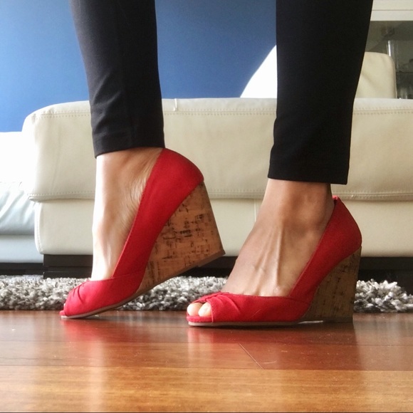 Rampage crimson red Kayson wedge heels sandals, 5.5 NWOT - Picture 2 of 10